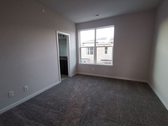 Building Photo - 2261 Buttercup Ln