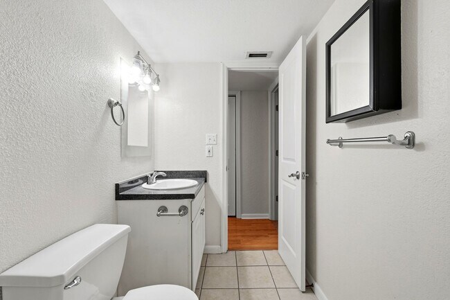 Building Photo - 507 NW 39th Rd
