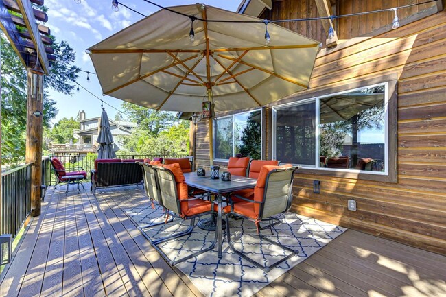 Building Photo - 2 Bedroom Home Tucked away in the Sierras