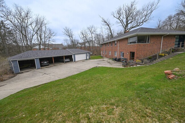 Building Photo - 7011 Stadium Dr