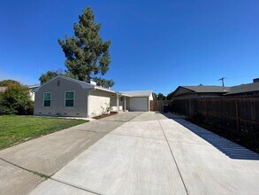 Building Photo - Renovated 3 Bed 1 Bath Home near Bradshaw and highway 50 in Rancho Cordova
