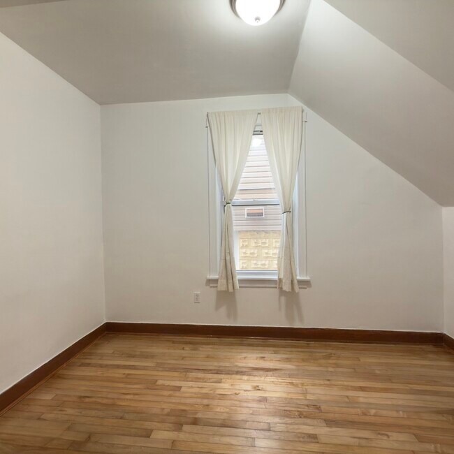 Building Photo - 4232 S California Ave