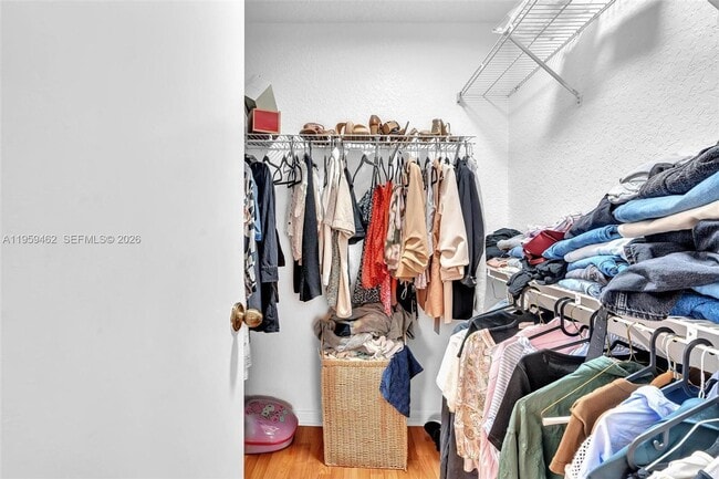 Building Photo - 2927 Bogota Ave