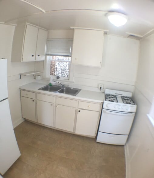 Kitchen - 10742 Palms Blvd