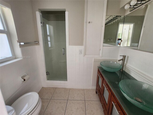 Building Photo - 2600 Acacia Ct