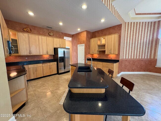 Building Photo - 585 Golden Links Dr
