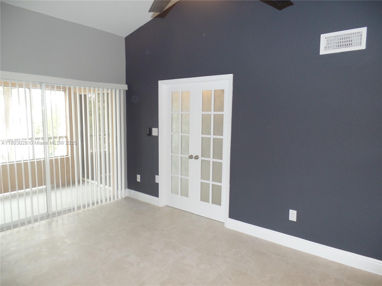 Building Photo - 2880 N Oakland Forest Dr