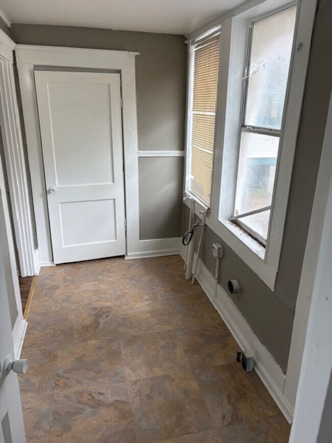 Building Photo - Remodeled 3 Bedroom Home in Highland - Central Air!