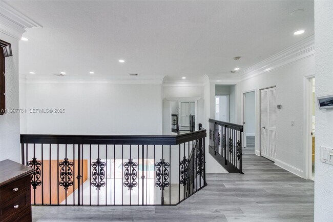 Building Photo - 5363 SW 38th Ave