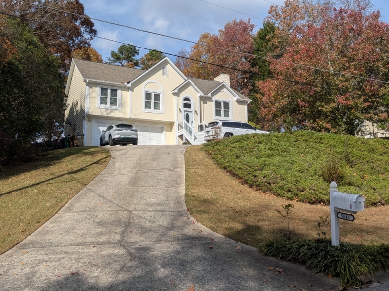 Primary Photo - 5845 Shadewater Dr