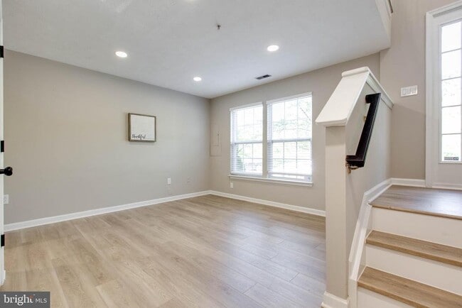 Building Photo - 9709 Leasdale Rd