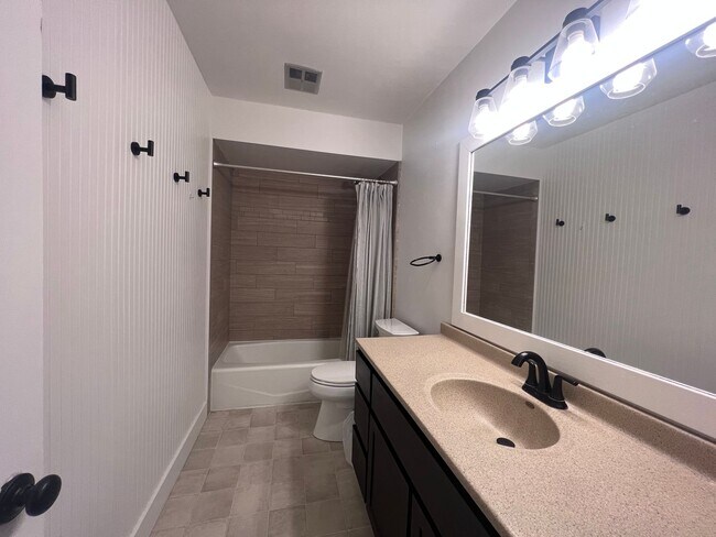 Building Photo - 3003 Winesap Dr NE