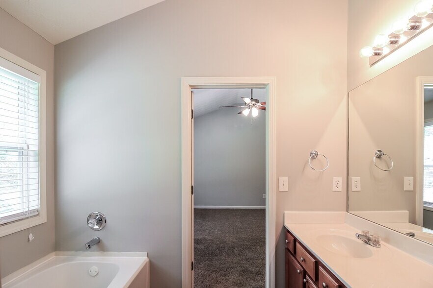 Building Photo - 1582 Thornwick Trace