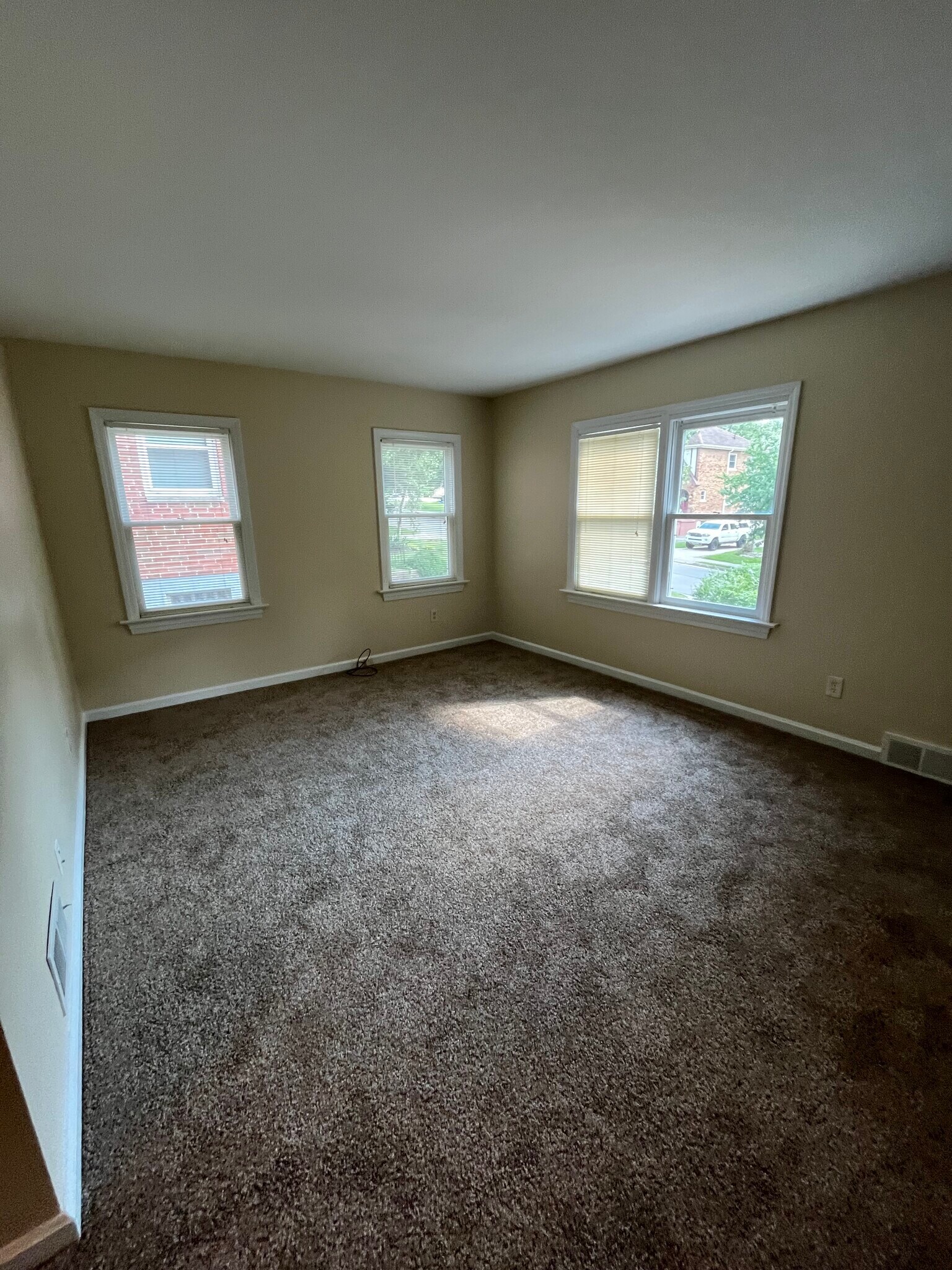 Building Photo - 14 Burdsall Ave