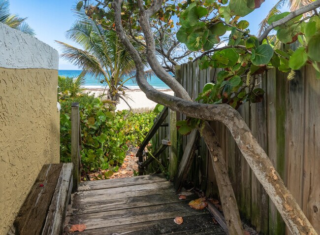 Building Photo - 205 Coral Rd