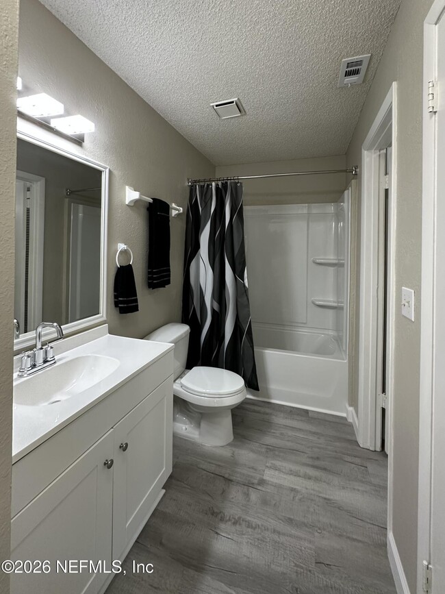 Building Photo - 1600 Big Tree Rd