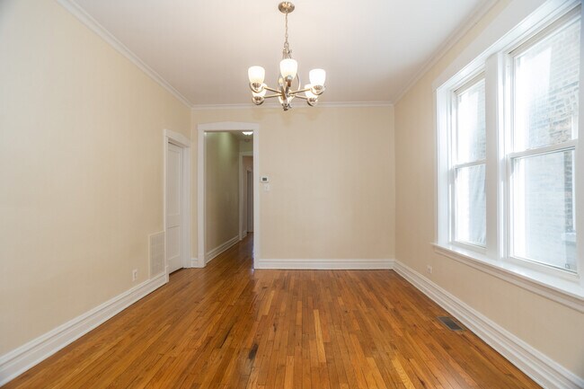 Building Photo - 3033 W Gunnison St