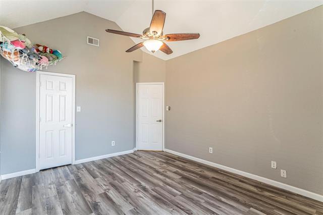 Building Photo - 8409 Lake Bend Dr