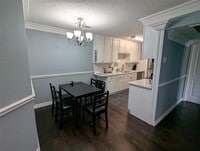 Building Photo - 18333 Roehampton Dr
