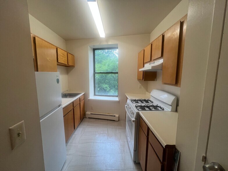 Building Photo - 1 Mapes Ave