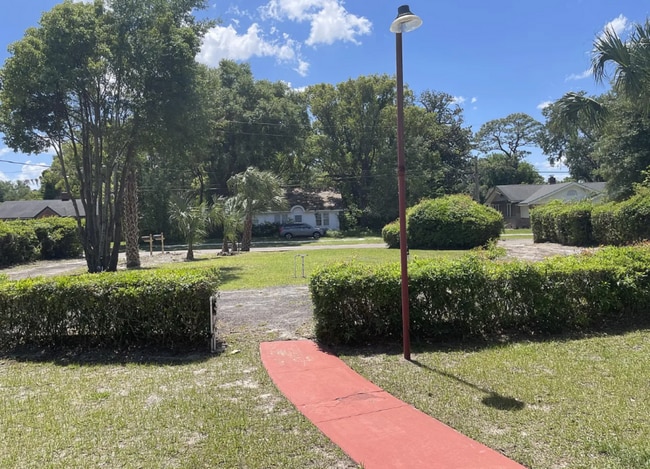 Building Photo - 63 E 56th St