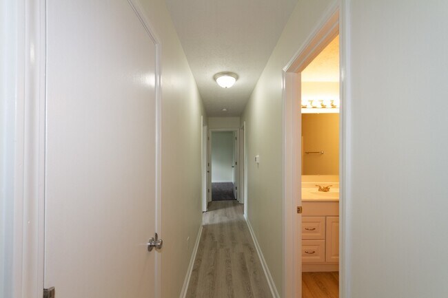 Building Photo - Updated 3 bedroom 1.5 bath home in desirab...