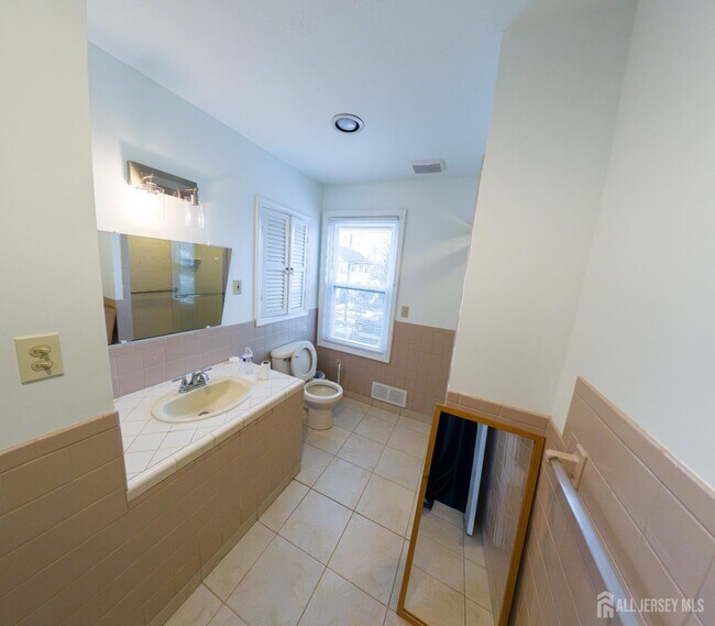 Building Photo - 15 Sedgwick St