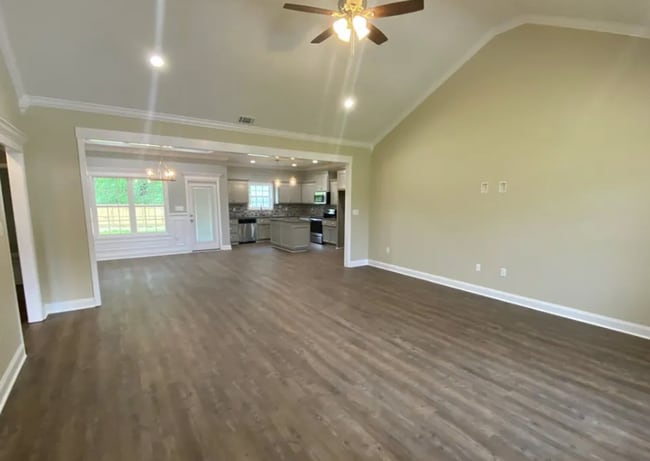 Building Photo - Spacious 4BR/2BA Home with Open Floor Plan, Granite Kitchen & Privacy Fence in Valdosta