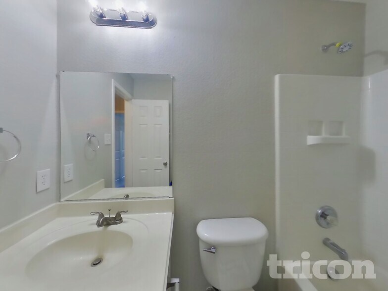 Building Photo - 2000 Natchez Dr