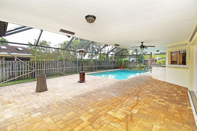 Building Photo - Spacious 4BR Pool Home on Quiet Cul-de-Sac in Wellington