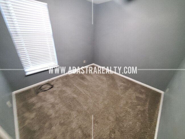 Building Photo - Beautiful Shawnee Home-AVAILABLE in JUNE!!