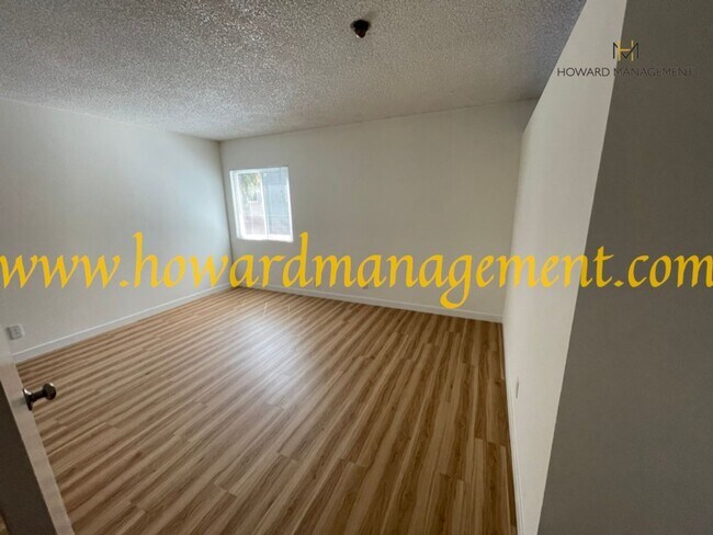 Building Photo - Bonus Den! Beautiful lower condo with large patio in Tara Hills, a resort style living complex!