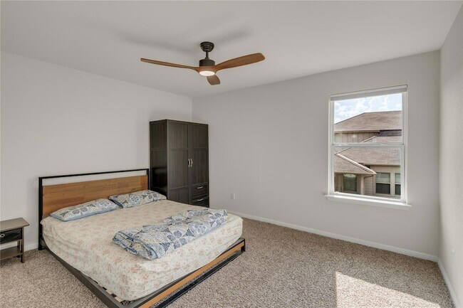Building Photo - 223 Balsam St