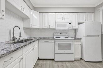 Building Photo - 107 E Willowick Ave