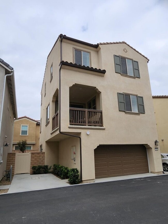 Building Photo - Spacious 3 Bed / 3.5 Bath Condo in The Preserve Community