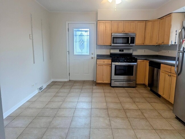 Building Photo - 413 W Palatine Rd