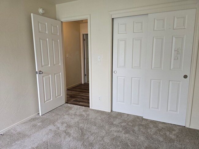 Building Photo - For Rent: 3 Bed, 2 Bath Home in Magic Vall...