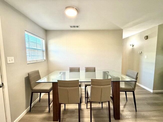 Building Photo - 303 Fiesta Ave