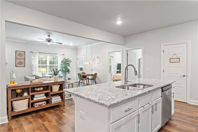 Building Photo - 4407 SW Bison St