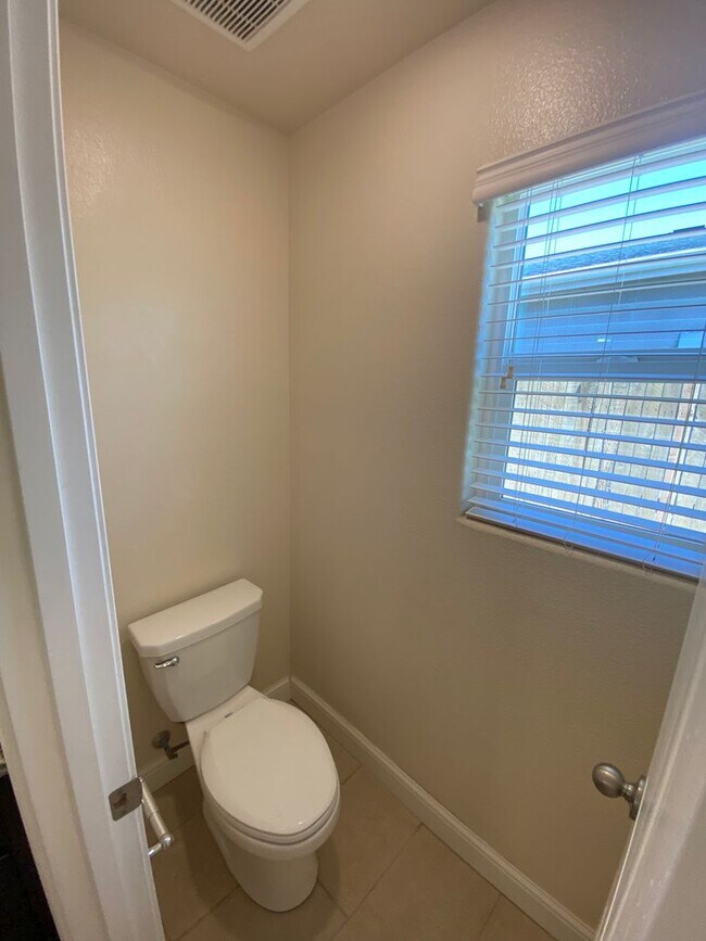 Building Photo - Immaculate like New Home in the gated Windmills at Tule Heights!