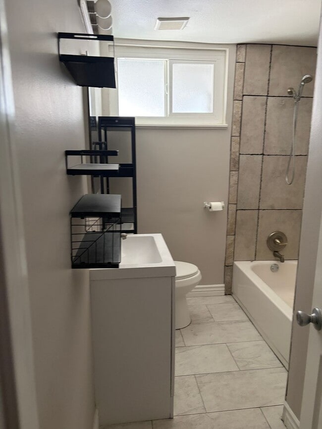 Building Photo - Very Spacious 4 bedroom in Needles, CA
