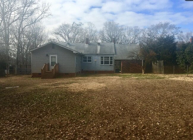 Building Photo - 114 Woodland Dr