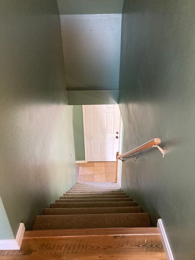 Building Photo - **Backyard offers Country Setting in City ...