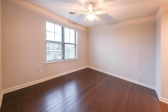 Building Photo - 4120 S Lake Dr