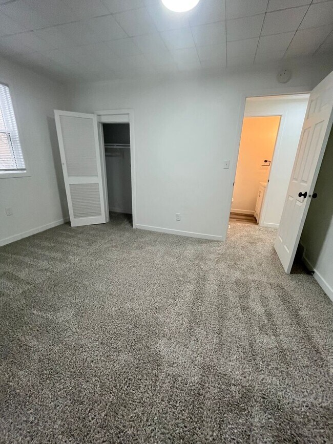 Building Photo - 4 Bed/1.5 Bath Rental Home in Central Sioux Falls!