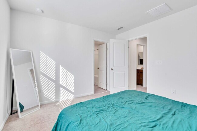 Building Photo - Modern 3BR, 2.5BA Townhouse in Walnut Hill Townes in Greer! $1800/mo rent***