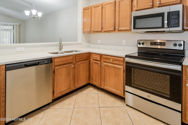 Building Photo - 8761 Pinevalley Ln