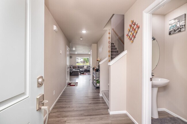 Building Photo - Charming 4-Bed | 2.5-Bath Home in Sultan $3,100 – Available August!