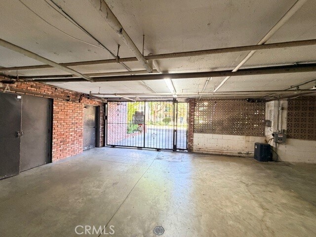 Building Photo - 14106 Dickens St