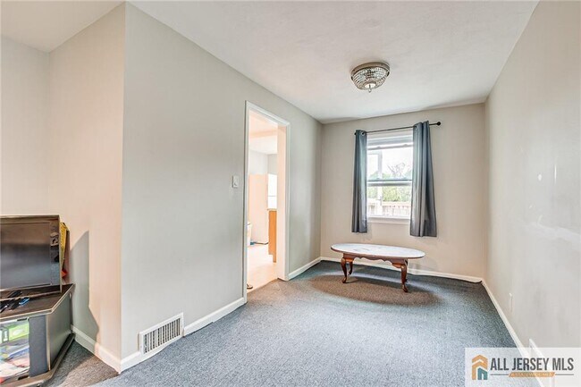 Building Photo - 120 MacArthur Dr